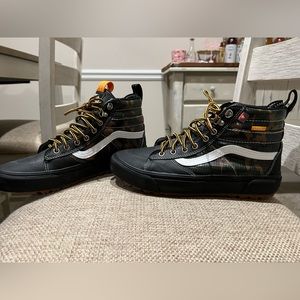 Vans snow boots size 9.5